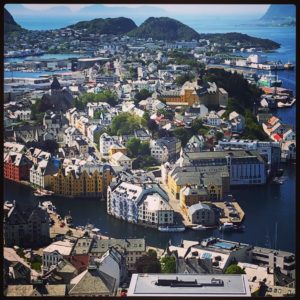 After climbing 418 steps, I could enjoy this panoramic view of Ålesund