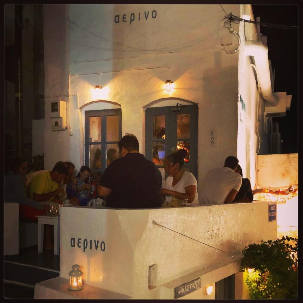 Cocktails in Hora, Serifos