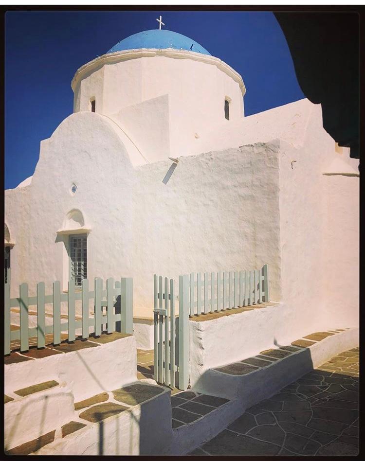 Church-spotting in Sifnos